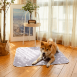 Mosható kutyapelenka Shiba Inuval